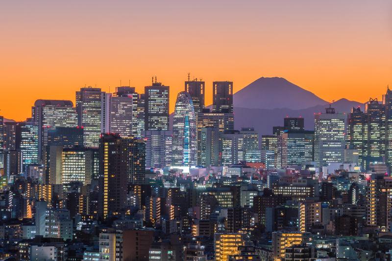 东京天际线与富士山