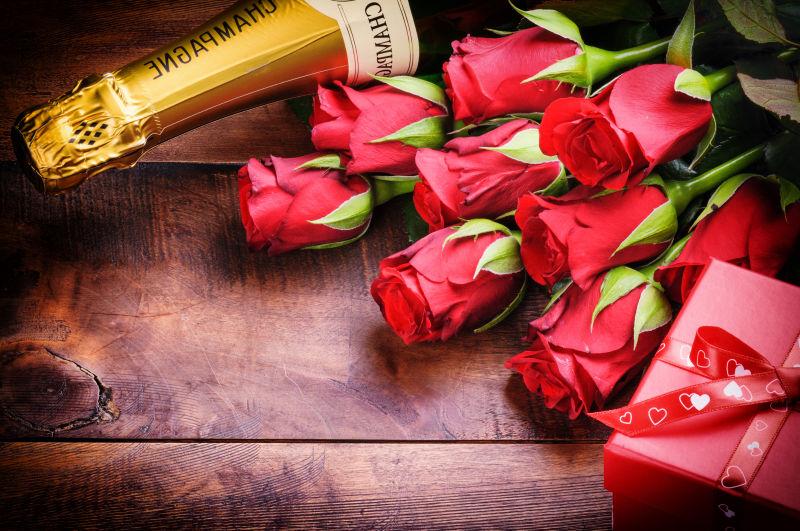 情人节的红玫瑰与礼物