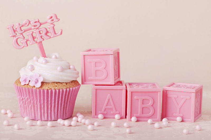 宝宝纸杯蛋糕和粉色方块