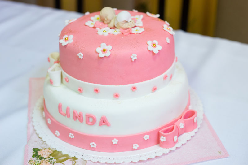 粉色双层生日蛋糕