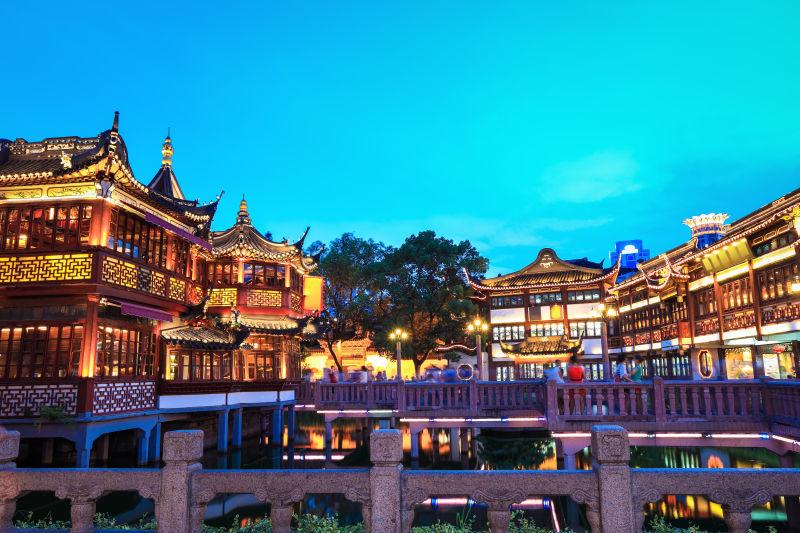 黄昏时的上海花园建筑美景
