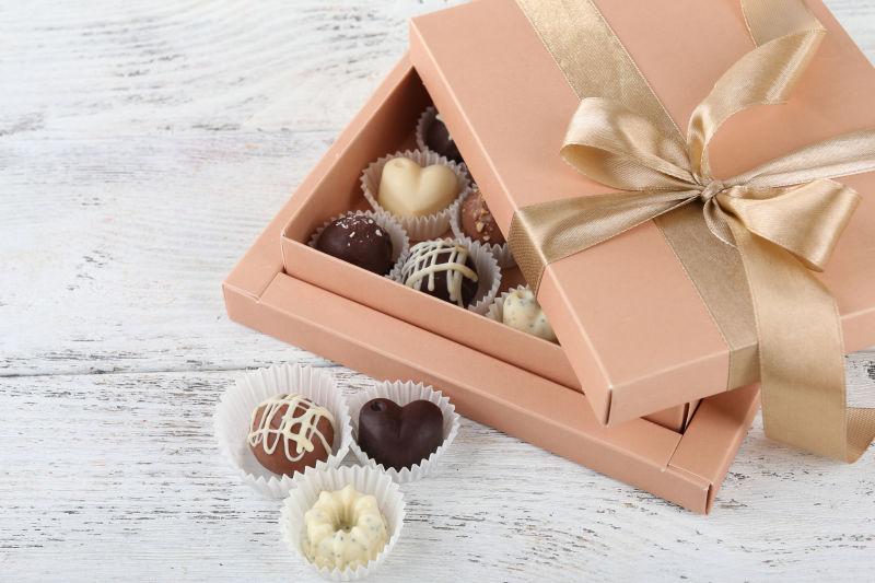 礼品盒中的美味巧克力糖果