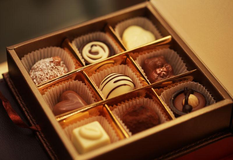 精美的盒子里的巧克力糖果