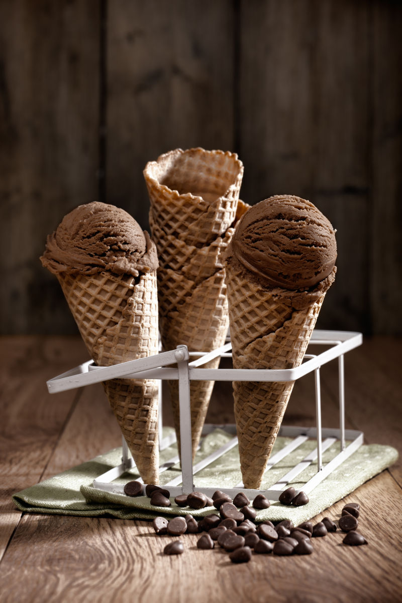三个巧克力味冰淇淋