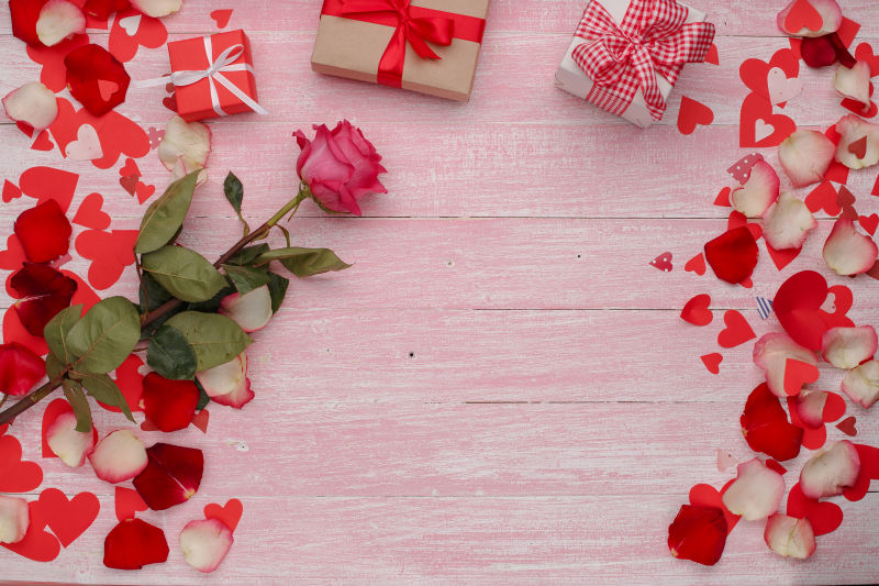 礼品盒与玫瑰花