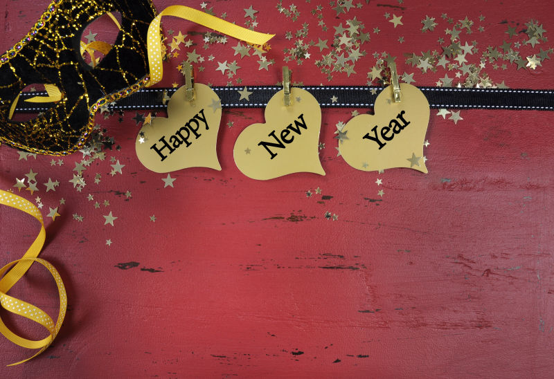 红色木板上的新年装饰