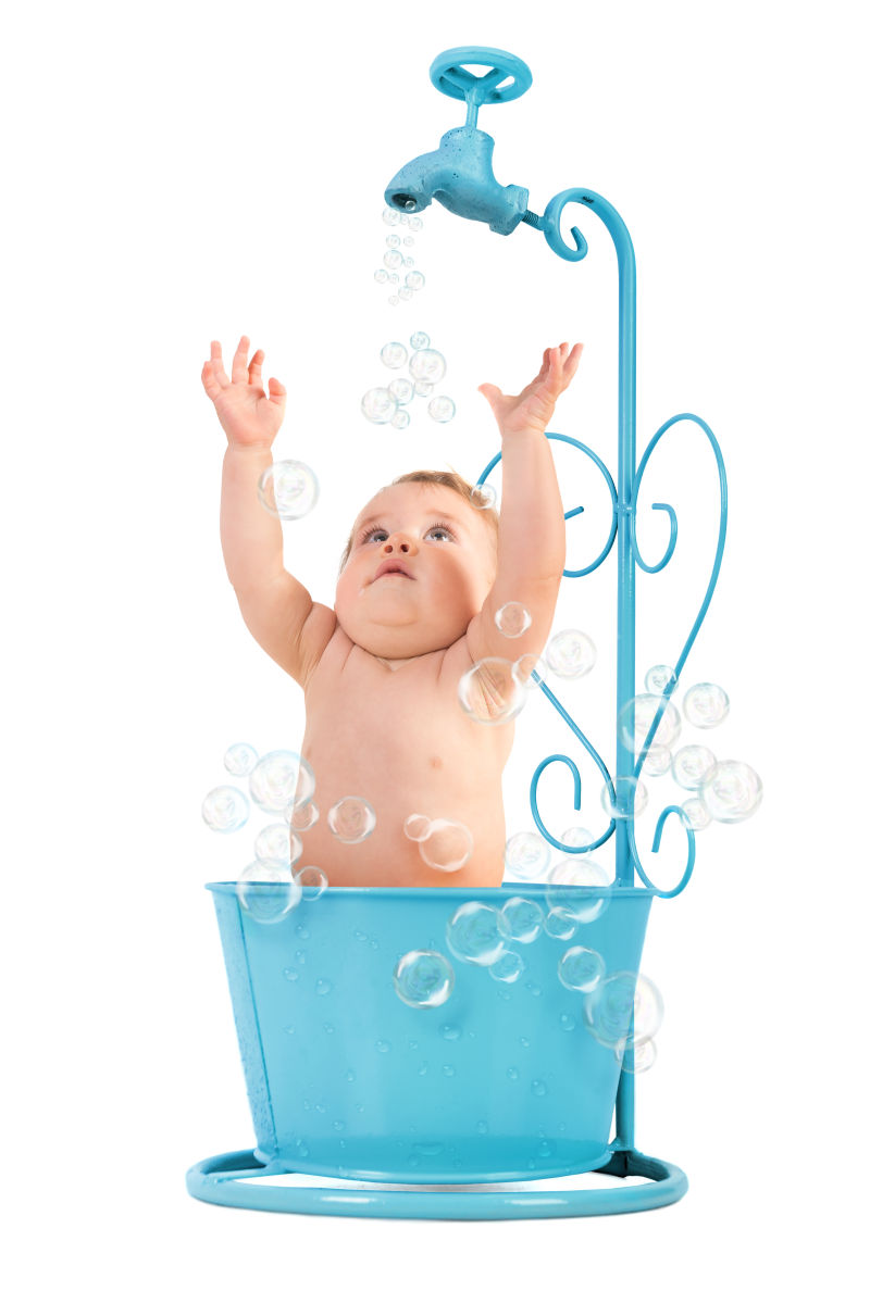 可爱的宝宝在洗泡泡浴