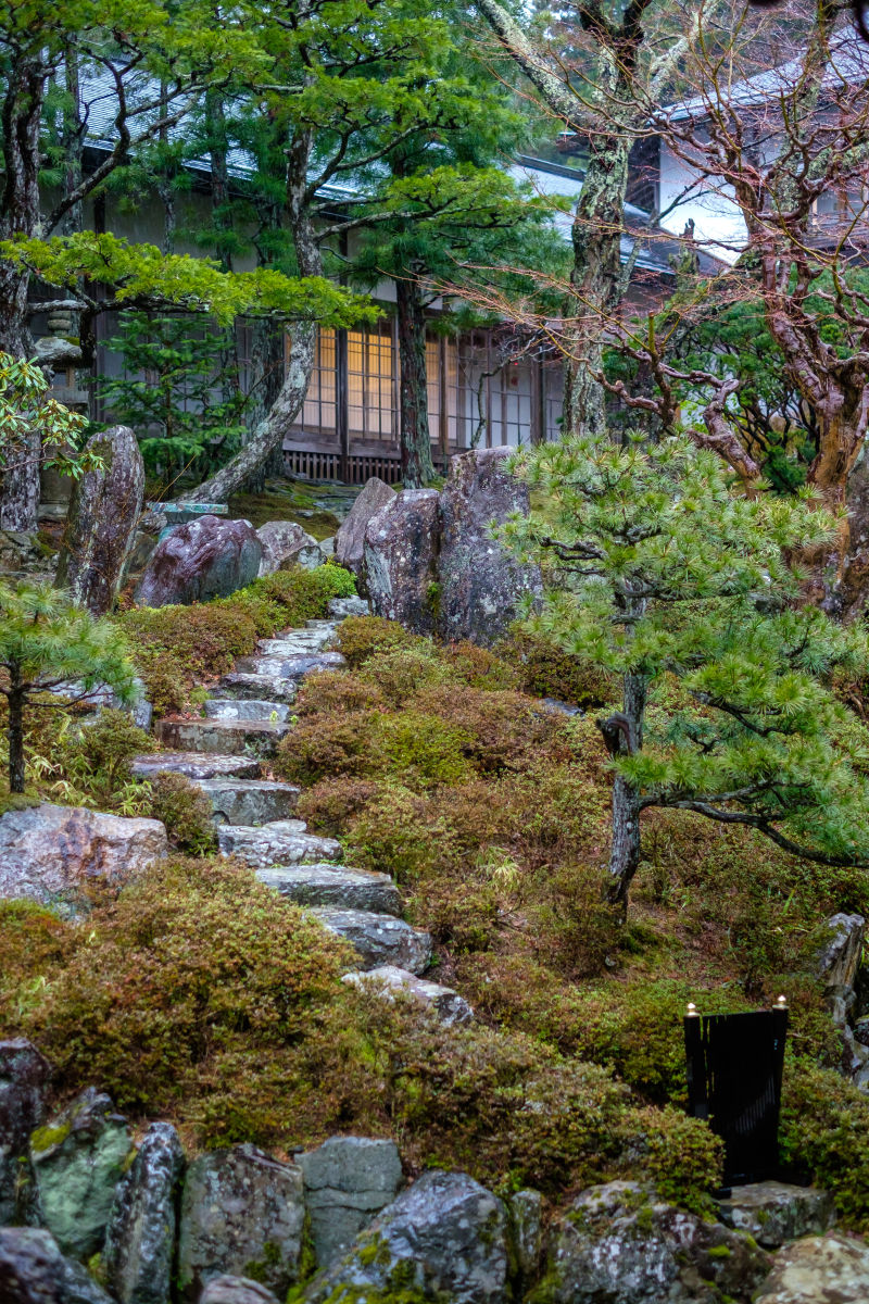 典型日本花园石头小径