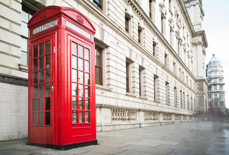 伦敦的红色古董电话亭