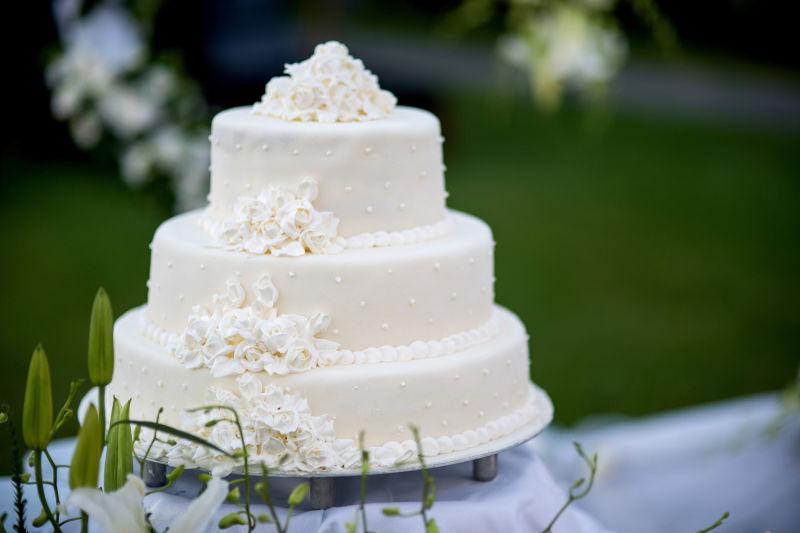 白色婚礼的蛋糕