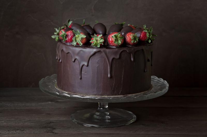 美味草莓巧克力蛋糕