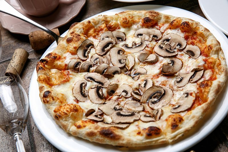 蘑菇肉馅披萨