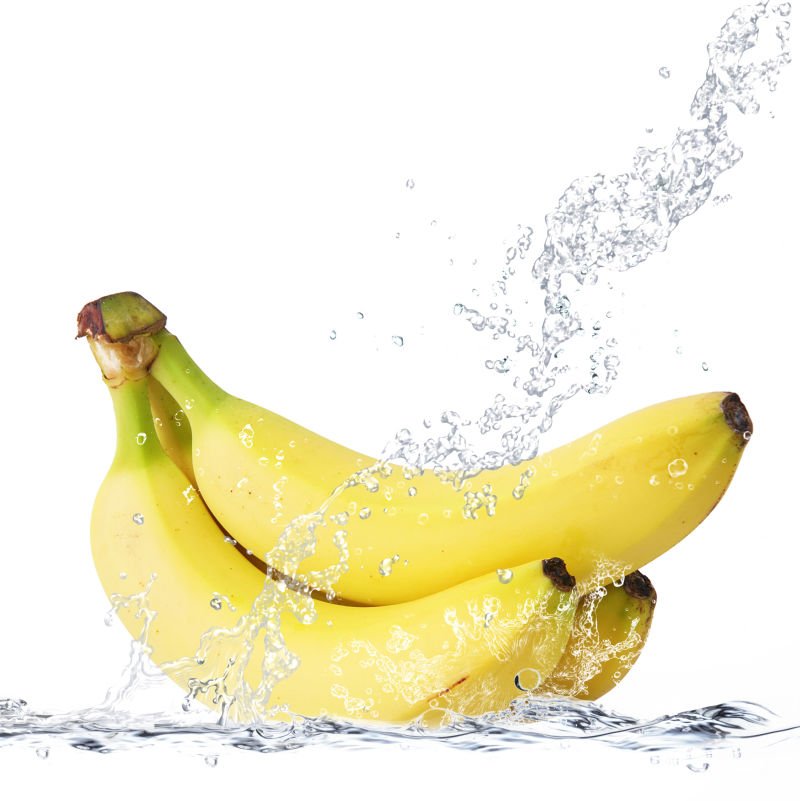 香蕉和飞溅的水