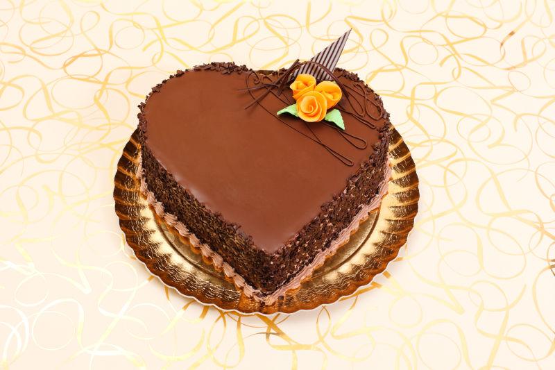 美丽的巧克力心形蛋糕
