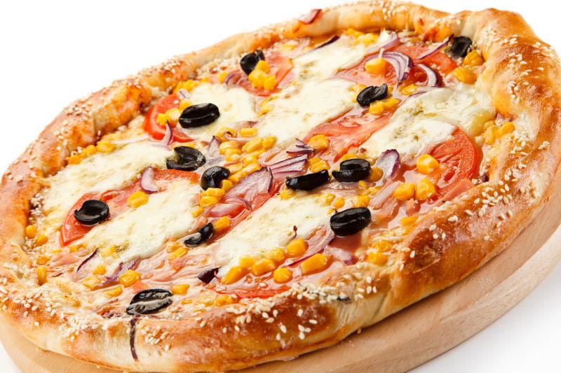 玉米和橄榄素食的比萨