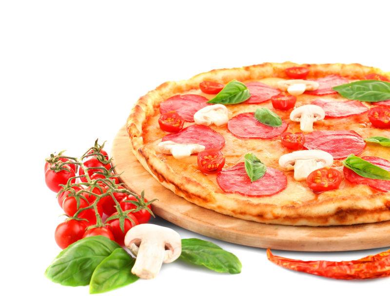 与意大利腊肠和蘑菇中分离白比萨