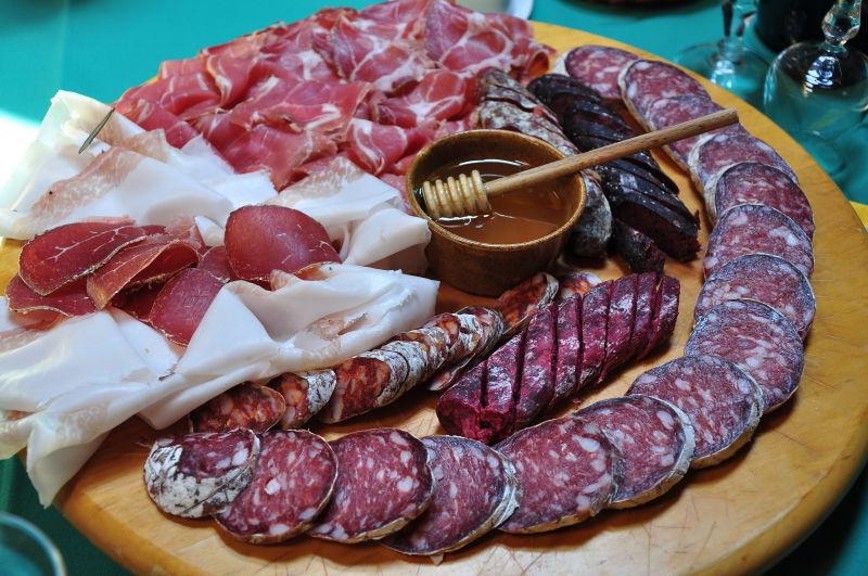 意大利传统的山腊肠和火腿