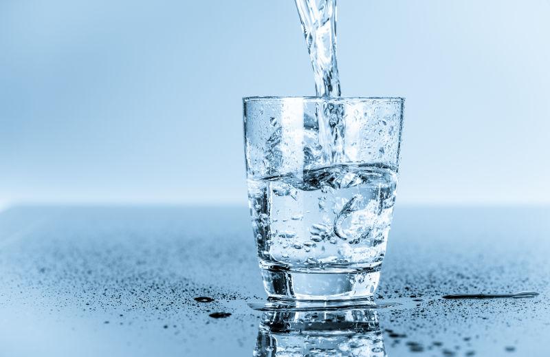饮用纯净水玻璃