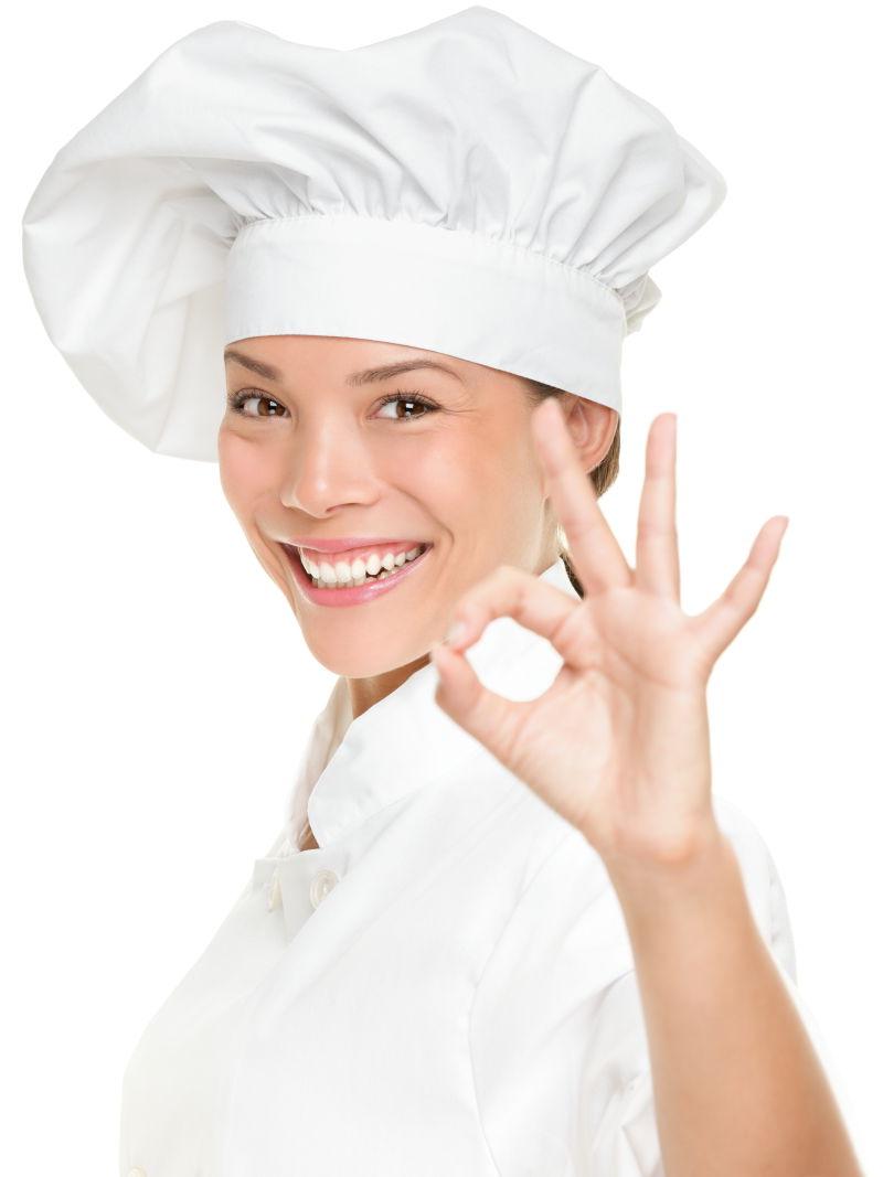 女厨师表现出完美的手势