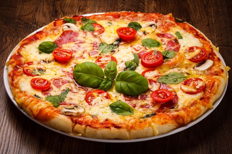 美味的圣女果蔬菜披萨