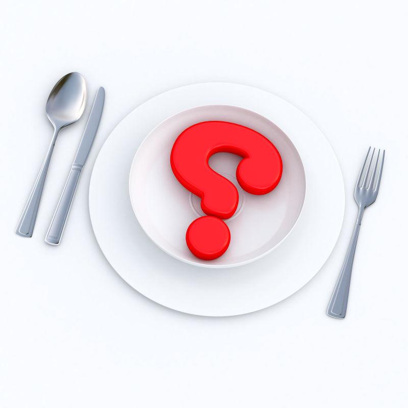 白色背景上有刀叉的餐盘和餐盘里的红色问号
