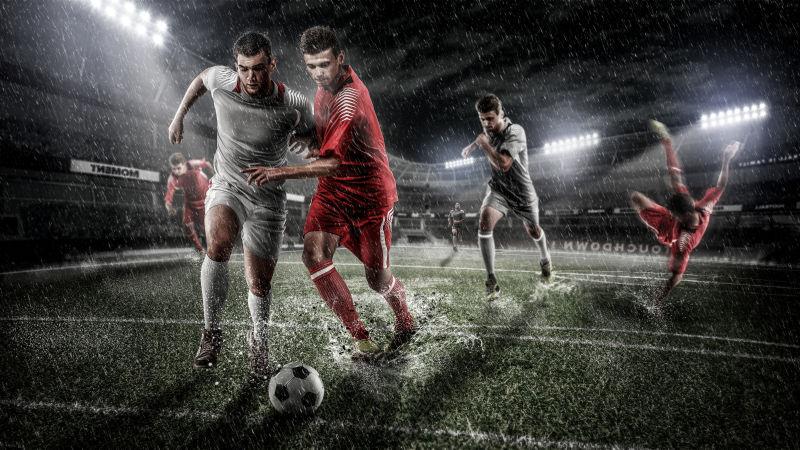 在下雨的3D体育竞技场上进行残酷的足球动作