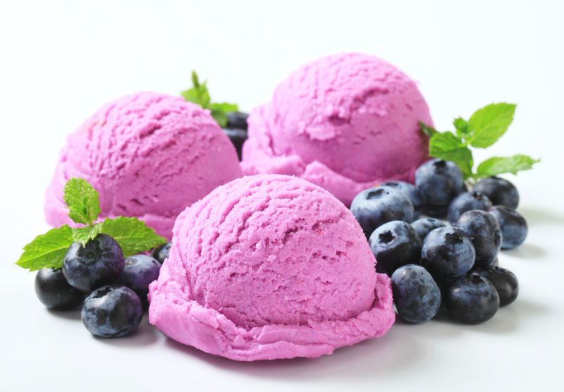 蓝莓味冰淇淋球