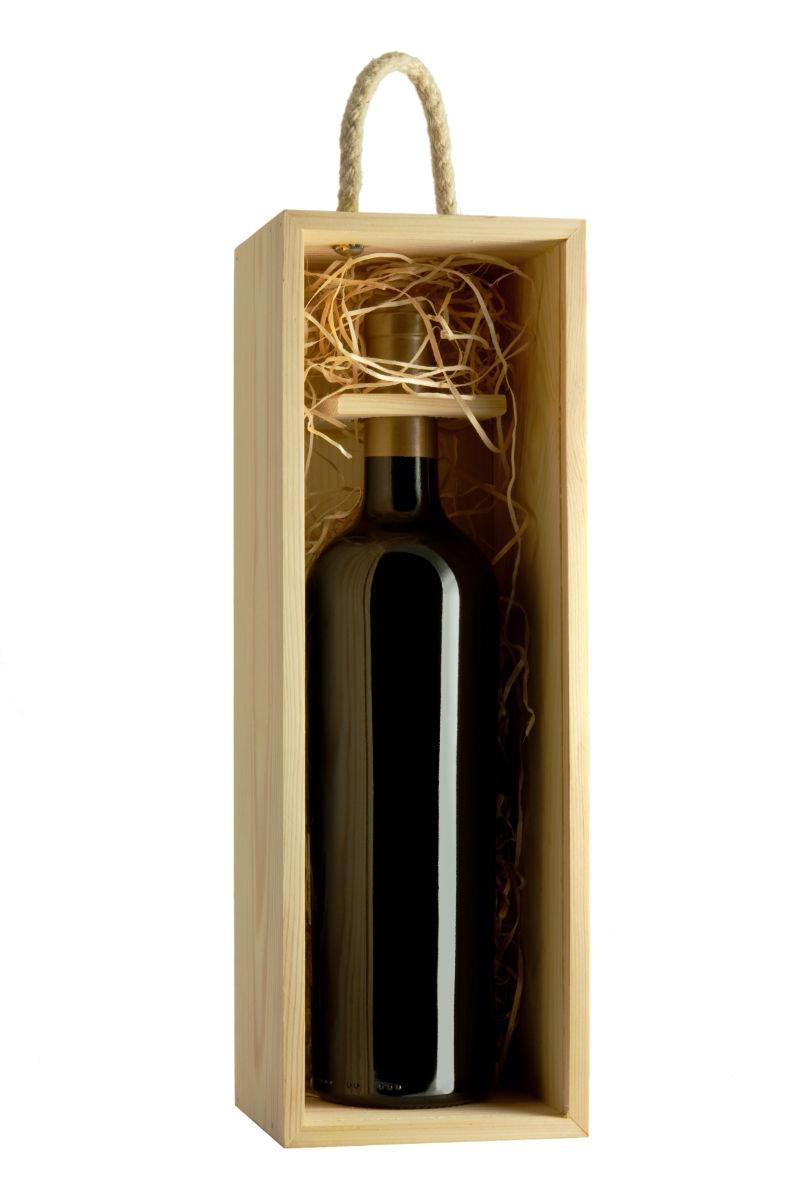 木制礼品盒中的葡萄酒瓶