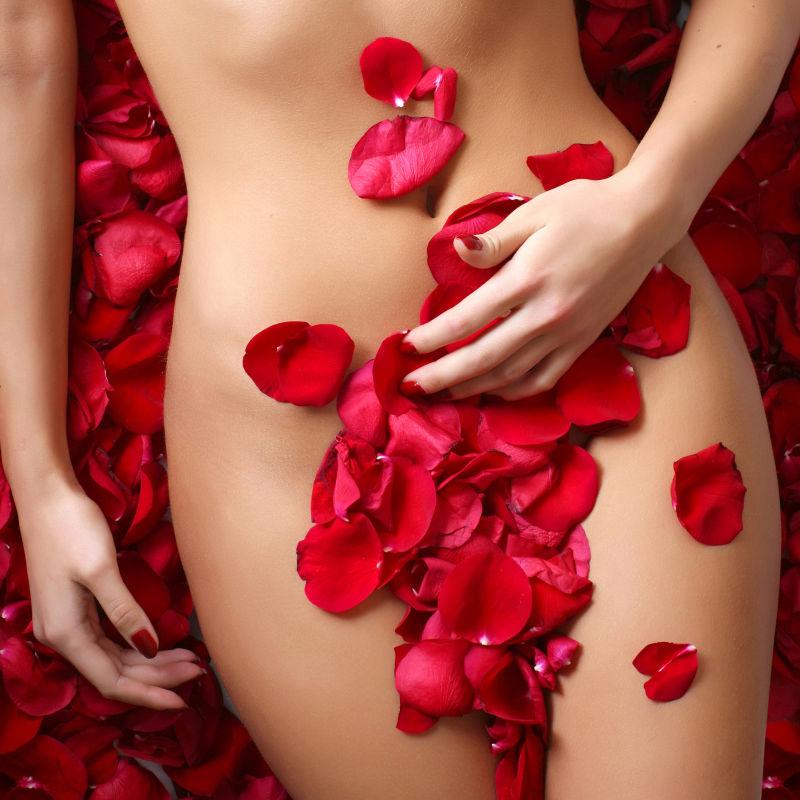 性感女人身体上的玫瑰花