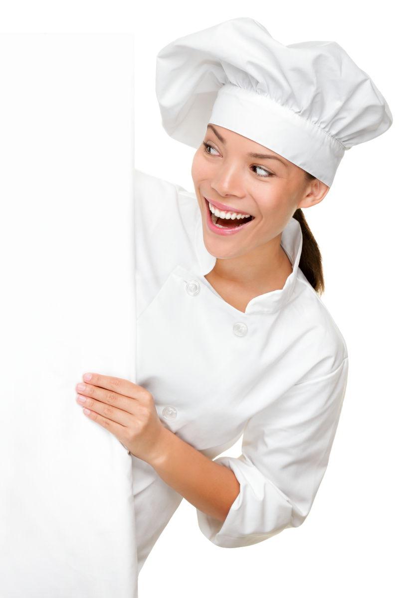 年轻女性多厨师在白色背景下展示招牌广告