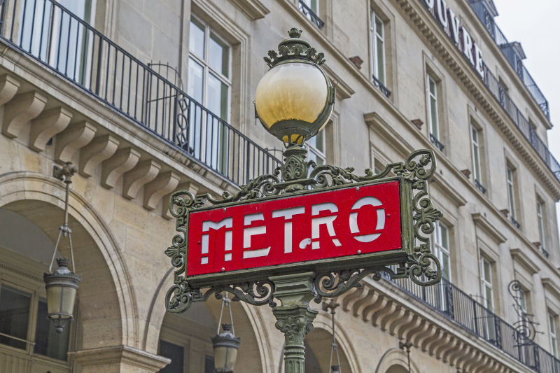 巴黎的地铁标志