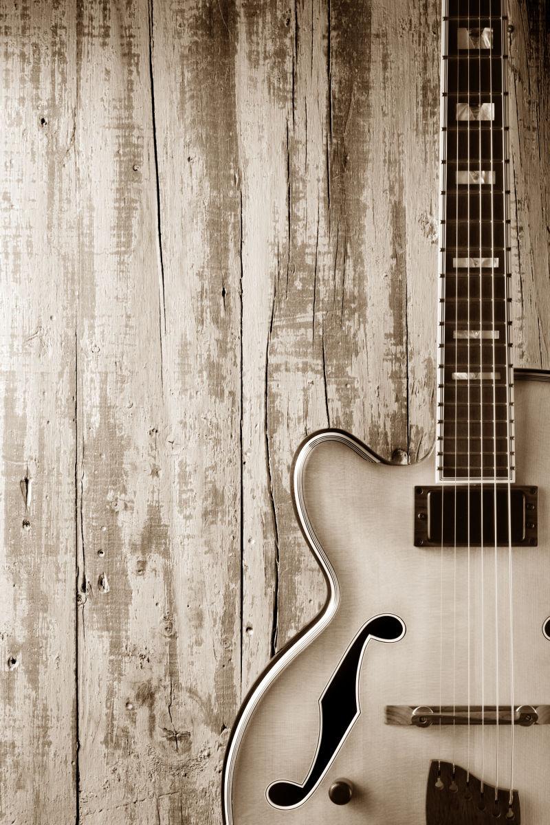 白色旧木背景定制爵士吉他