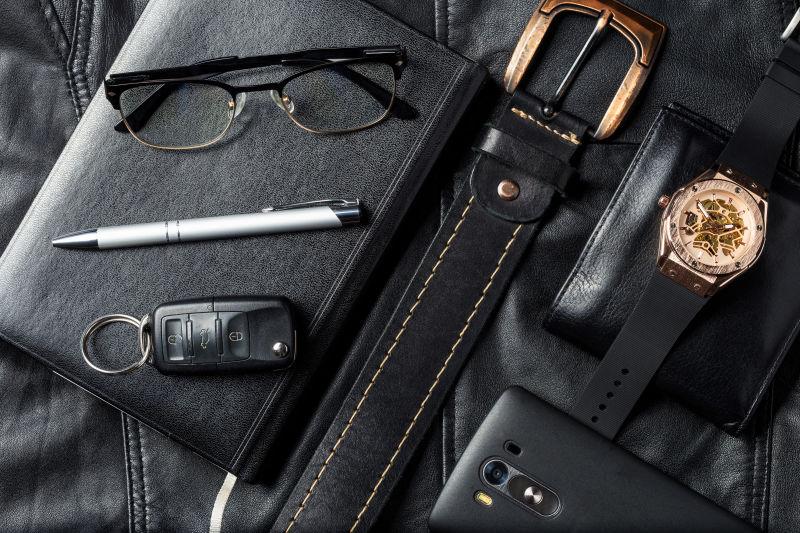 男装配件钱包皮带笔汽车钥匙眼镜智能手机议程