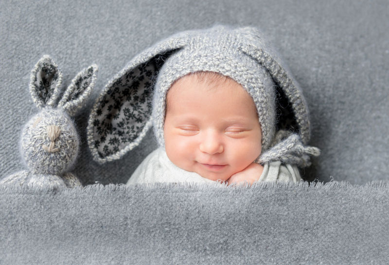 睡梦中的宝宝在微笑