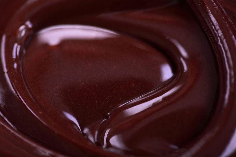 融化的优质黑巧克力