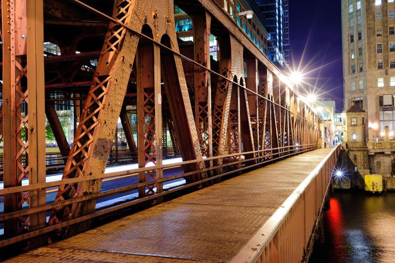 芝加哥市中心的一座桥