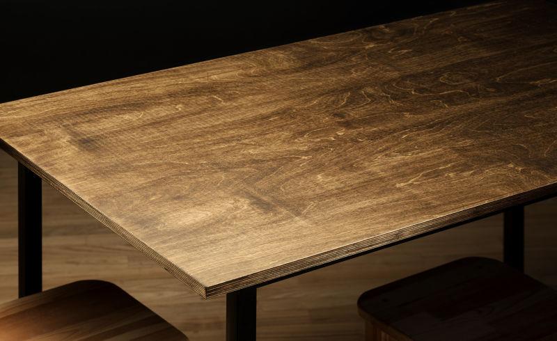 空着粗糙的木桌桌面