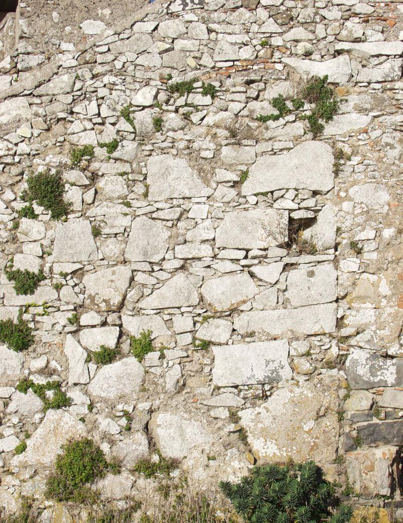 石头和土组成的石墙背景