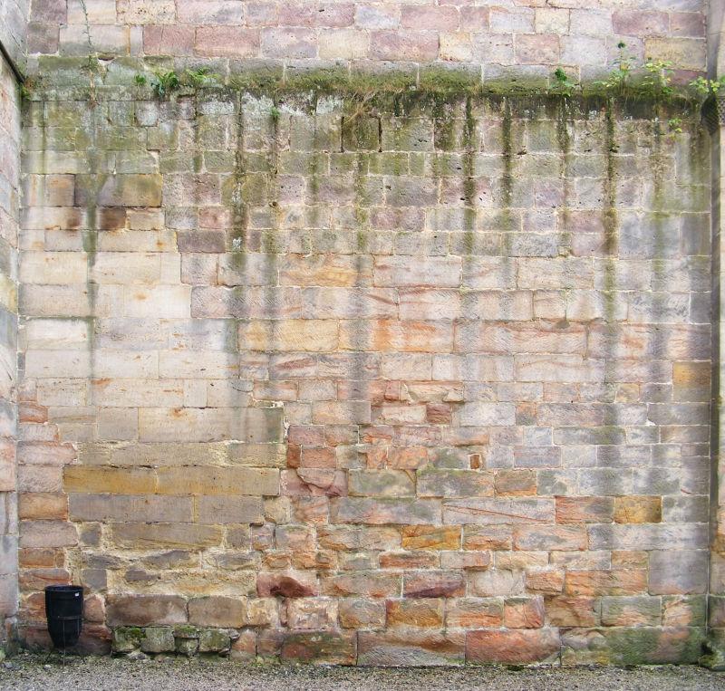 长了苔藓的旧砖墙背景