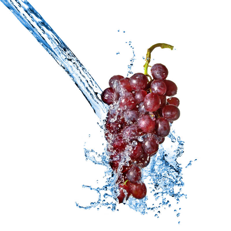 葡萄与水的飞溅