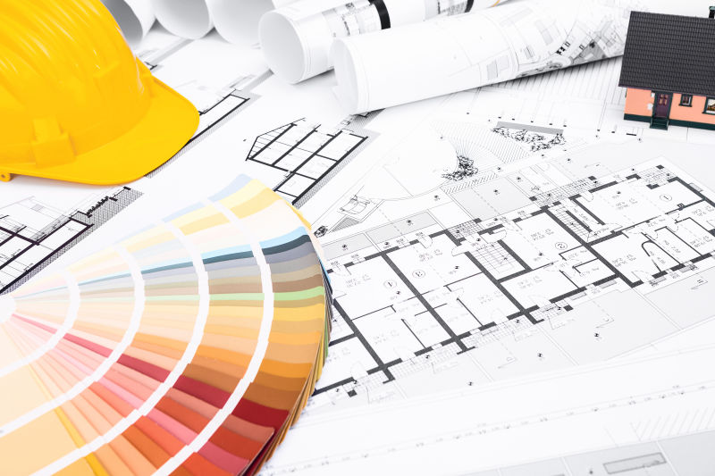 在设计图上用彩色调色板和微型房屋绘制的建筑平面图；建筑和建筑业概念