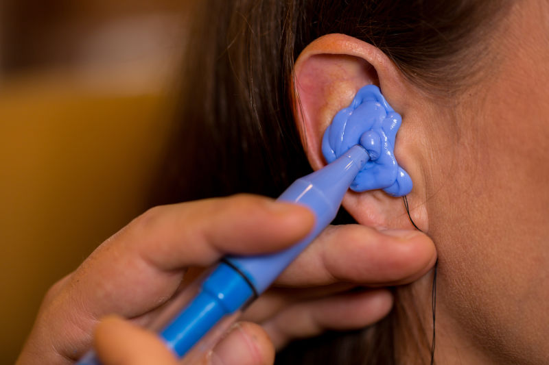 助听器声学师制作耳道模具