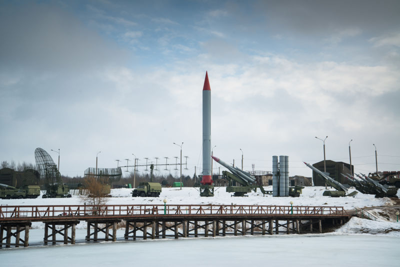 在白俄罗斯明斯克附近Loshany的历史文化综合体斯大林线发射火箭