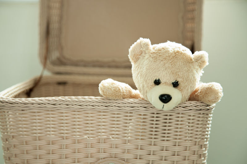 篮子里的玩具泰迪熊