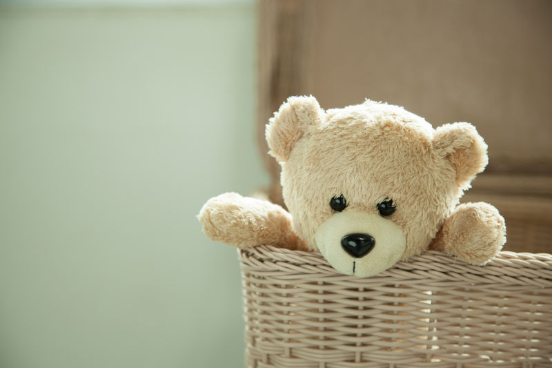 篮子里的玩具泰迪熊