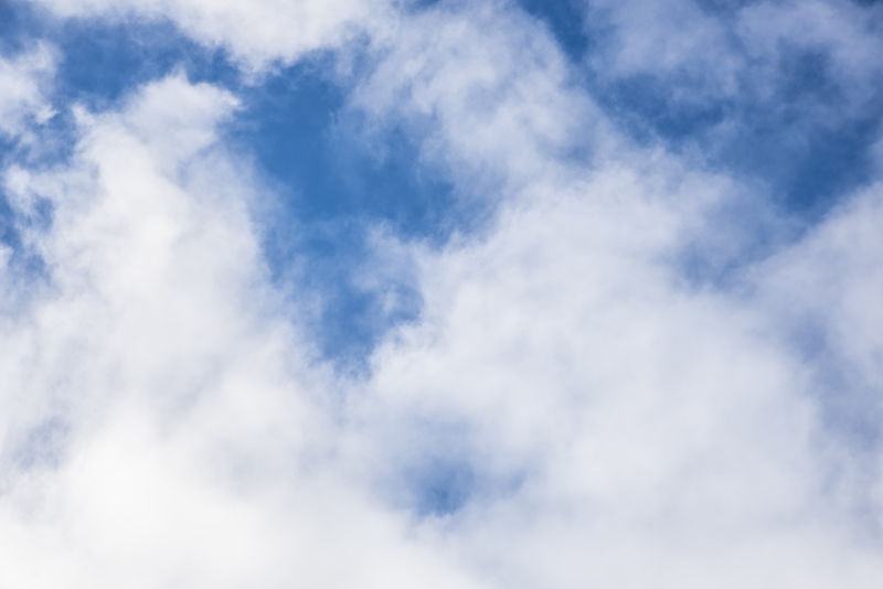美丽的天然蓝天-卷云或高积云
