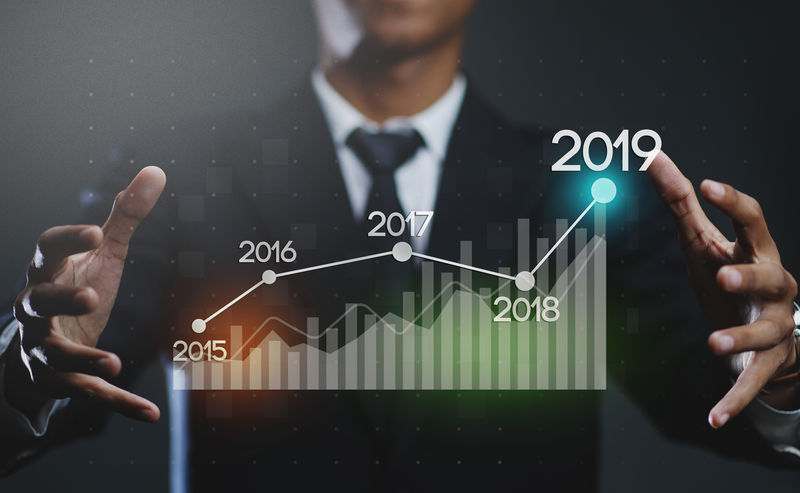 商人创建增长的统计财务图表2019