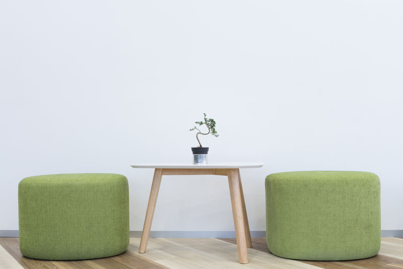 室内现代设计椅子和桌子