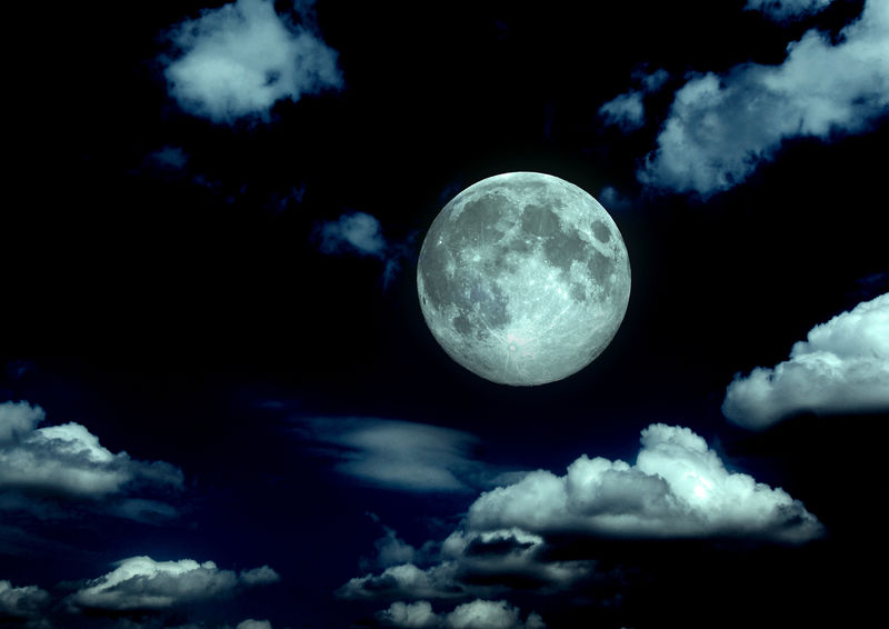 夜空中的满月-&Quot；这张图片的元素由NASA提供&Quot；