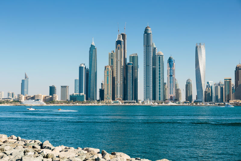 阿联酋迪拜-11月7日：迪拜码头全景2013年11月7日阿联酋迪拜在城市人工河道沿波斯湾长3公里